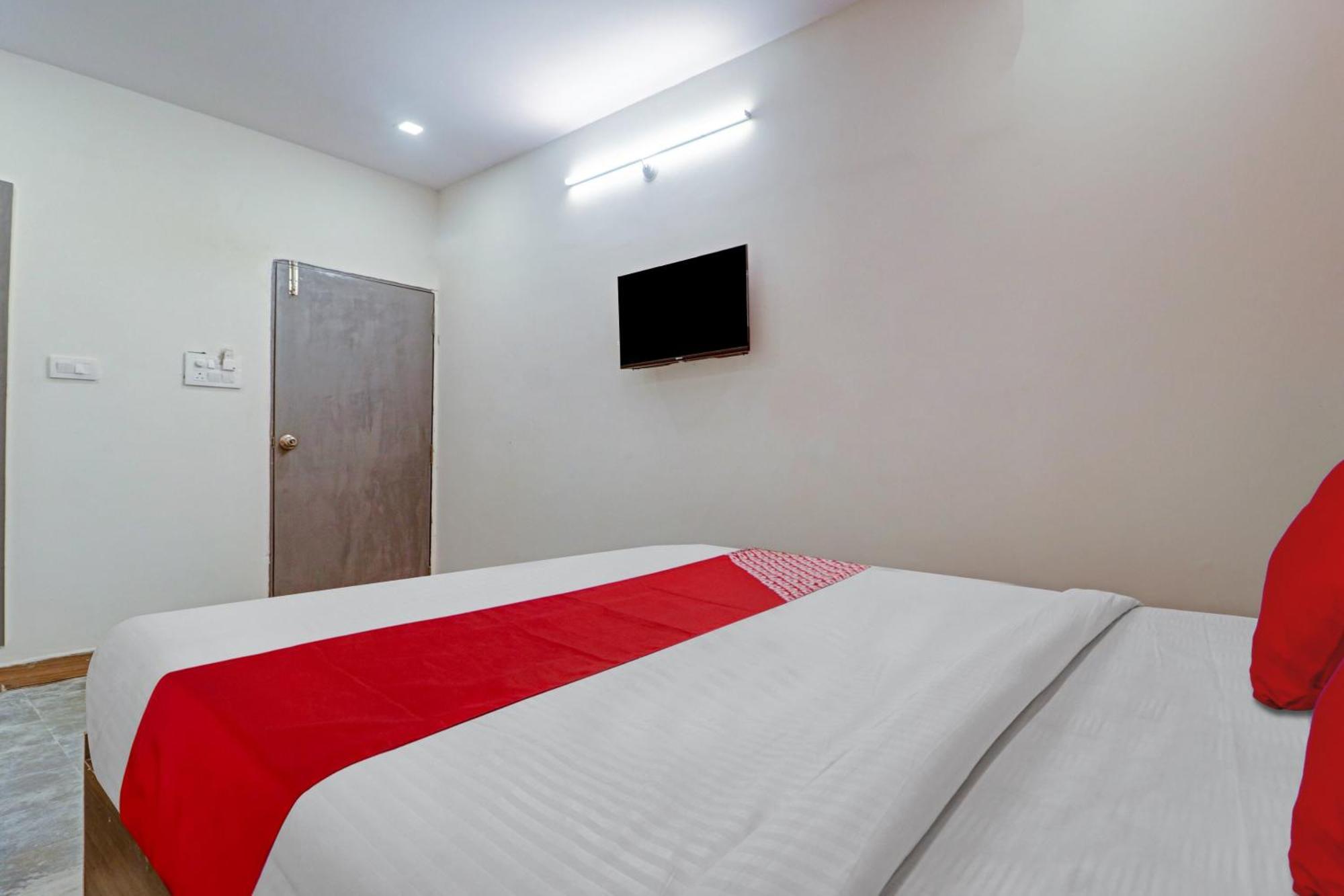 Hotel O Lavish Stay Sururnagar Kültér fotó