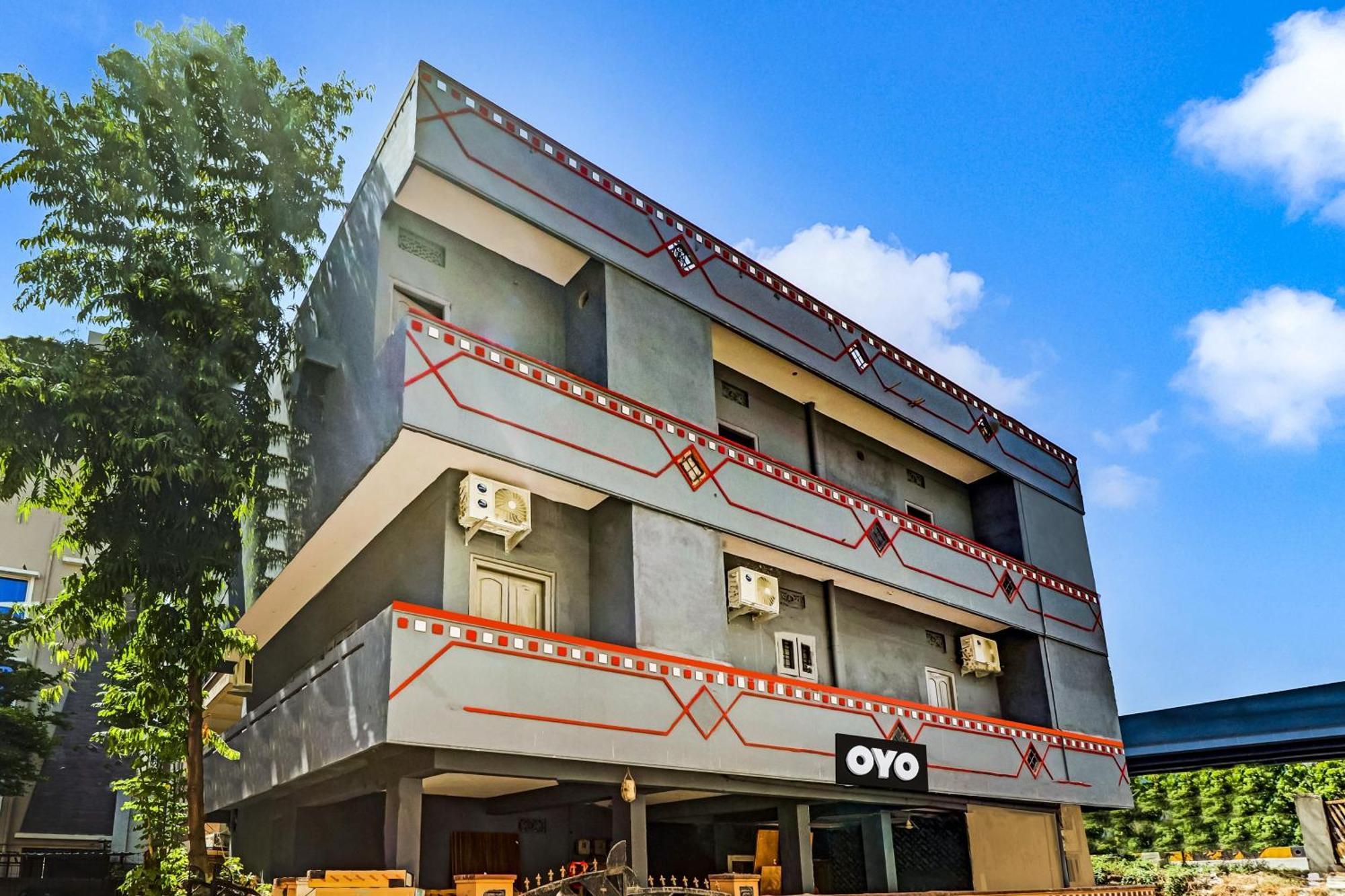 Hotel O Lavish Stay Sururnagar Kültér fotó